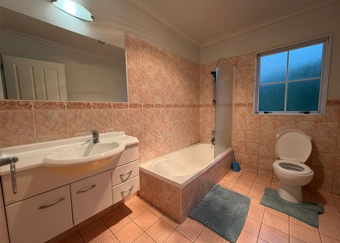  at 4 Zeus Avenue, Henderson, Waitakere City, Auckland