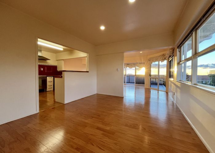  at 117 Bradbury Road, Botany Downs, Auckland