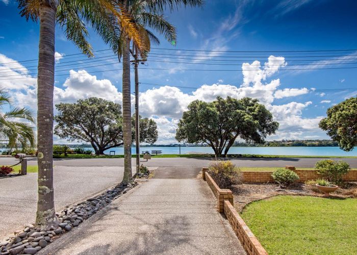  at 16  Lansdowne Street, Bayswater, North Shore City, Auckland