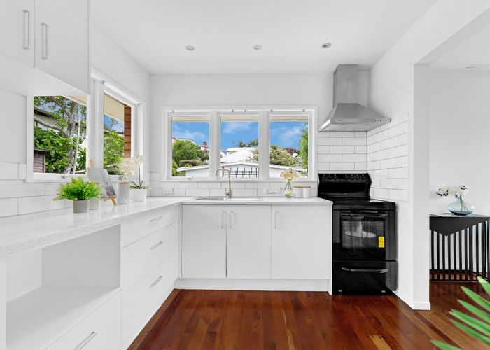  at 2/180 Archers Road, Glenfield, Auckland
