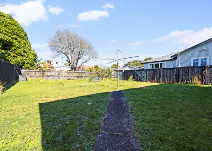  at 33 Parrish Road, Sandringham, Auckland City, Auckland