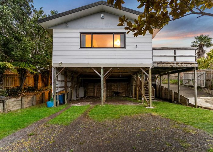 at 4 Lowell Place, Massey, Waitakere City, Auckland