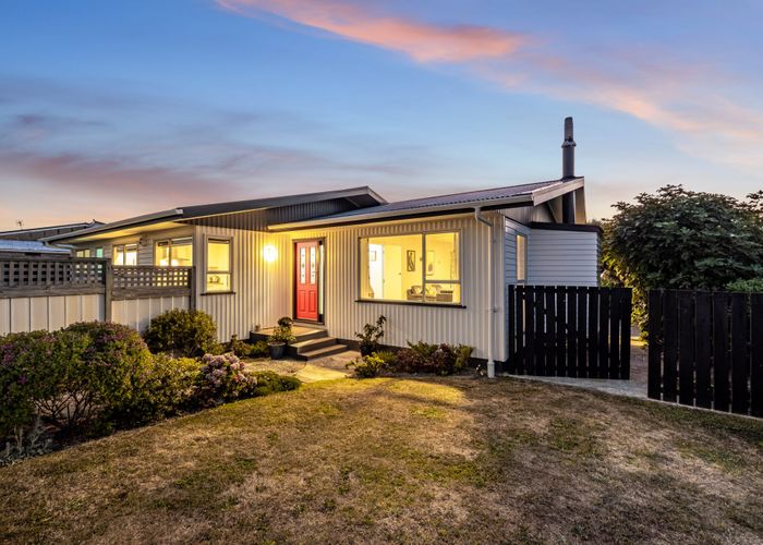  at 131 Gloaming Hill, Titahi Bay, Porirua