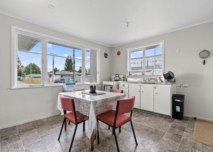  at 10 Greenhaven Avenue, Papakura, Papakura, Auckland