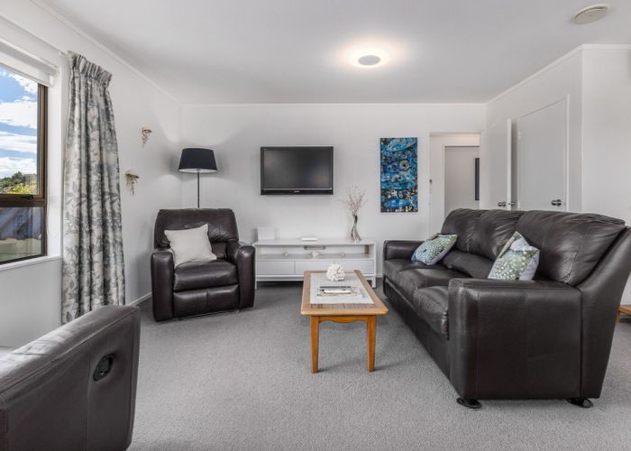  at 2/39 Kinloch Place, Papakowhai, Porirua