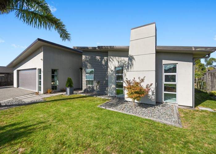  at 10 Tallentire Crescent, Huntington, Hamilton