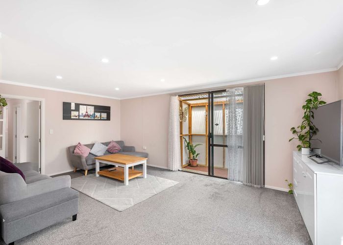  at 1/8 Kirklow Place, Goodwood Heights, Auckland
