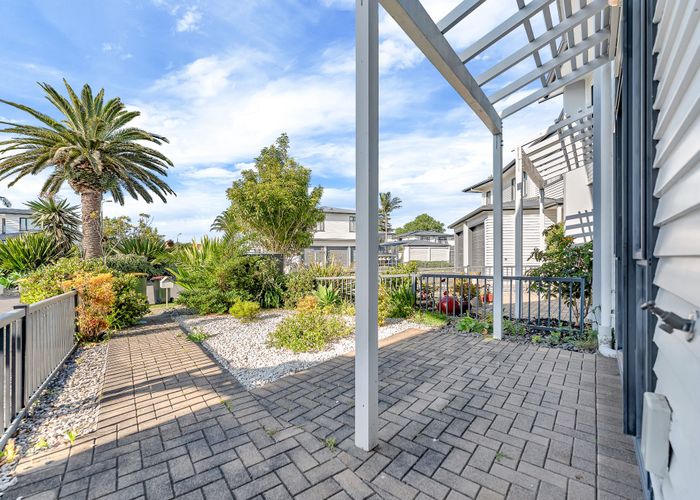  at 4/2 Armoy Drive, East Tamaki, Auckland