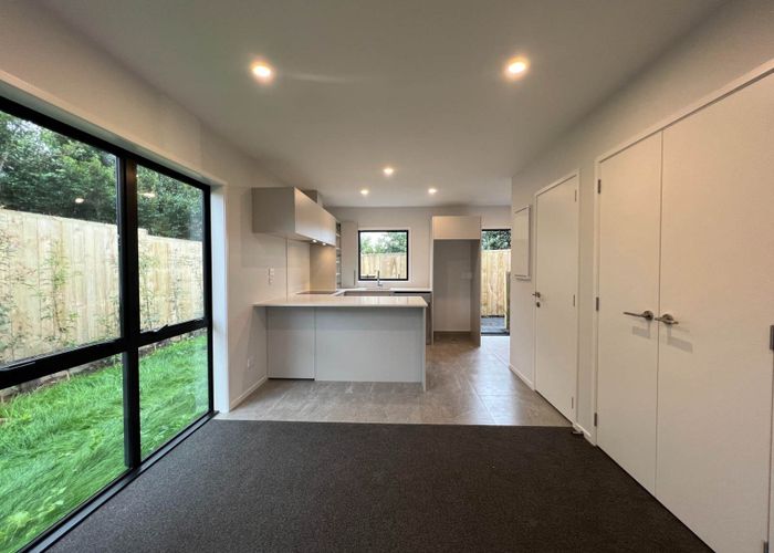  at 8/8 Valron Road, Te Atatu South, Waitakere City, Auckland