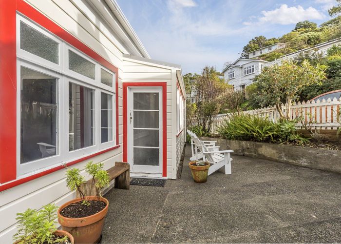  at 16 Charlotte Avenue, Brooklyn, Wellington, Wellington