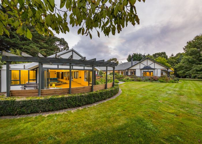 Free property data for 44 Innerwell Lane, Ashhurst homes.co.nz