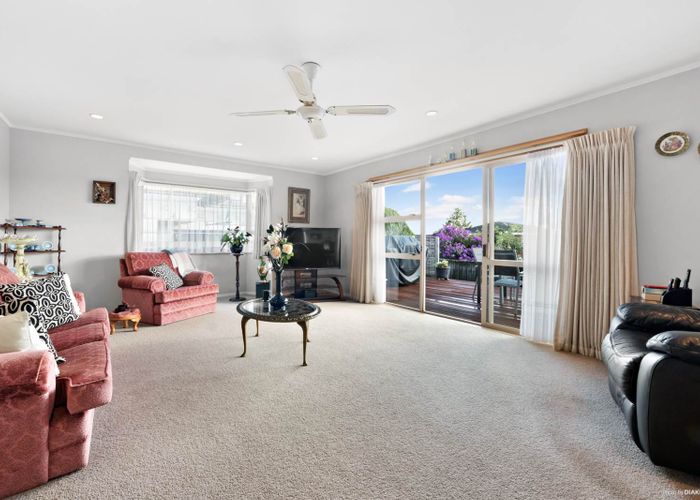  at 2/3 Bolton Street, Blockhouse Bay, Auckland