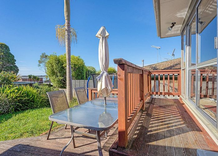  at 2/7 Tuscan Place, Half Moon Bay, Auckland