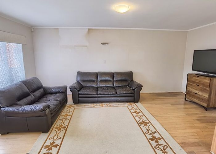  at 16 Redoubt Road, Goodwood Heights, Manukau City, Auckland