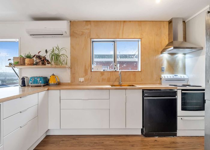  at 8/247 Henderson Valley Road, Henderson, Waitakere City, Auckland