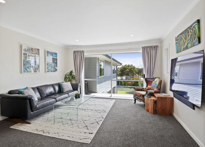  at 34 Cliff View Drive, Green Bay, Auckland