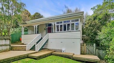  at 10 Limmer Place, Browns Bay, Auckland