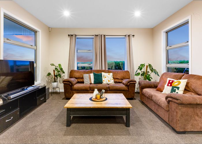  at 87 Endeavour Drive, Whitby, Porirua