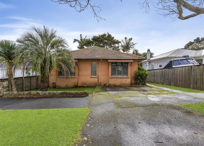  at 6 Nottingham Street, Westmere, Auckland
