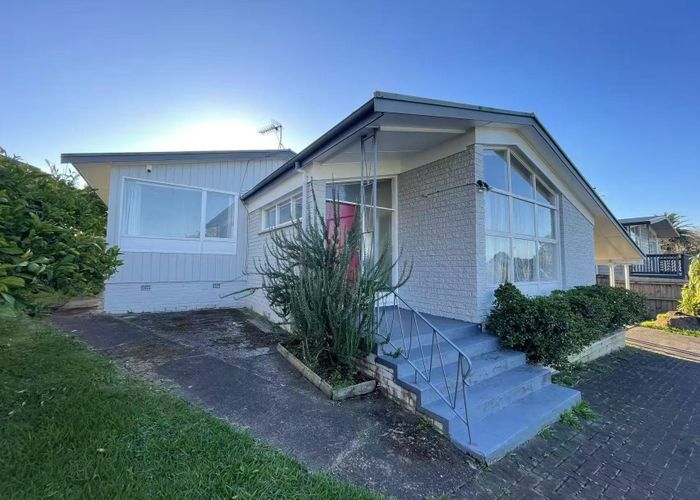  at 18 Glenmore Road, Sunnyhills, Auckland