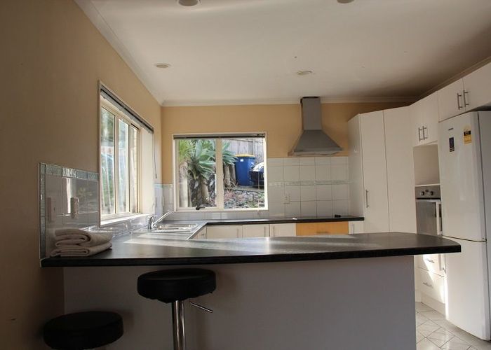  at 4 Trotting Terrace, Fairview Heights, North Shore City, Auckland