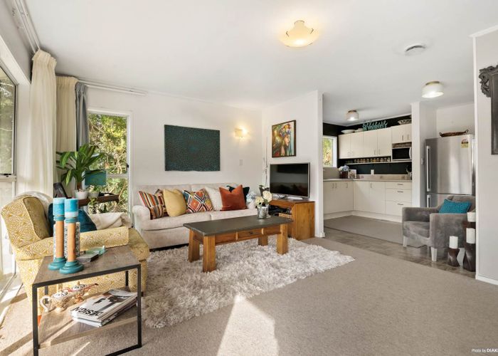  at 2/12 Scarlock Avenue, Browns Bay, Auckland