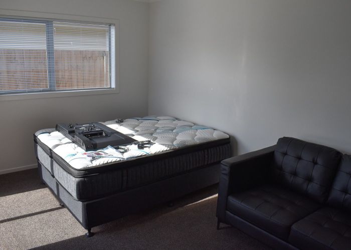  at 2/5 Mount View Road, Melville, Hamilton