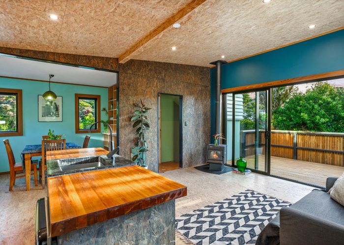  at 132 Seaview Road, Piha, Waitakere City, Auckland