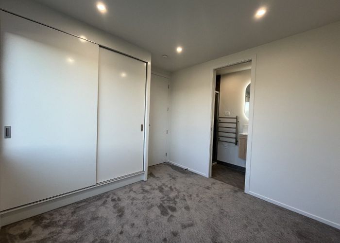  at 5/10 Fairclough Road, Beach Haven, North Shore City, Auckland