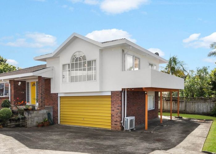  at 2/62 Whiting Grove, West Harbour, Auckland