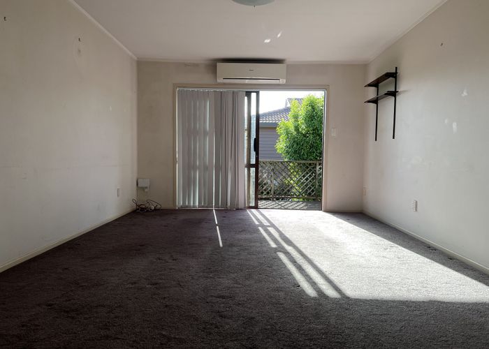  at 2/8 Rutland Road, Mount Wellington, Auckland