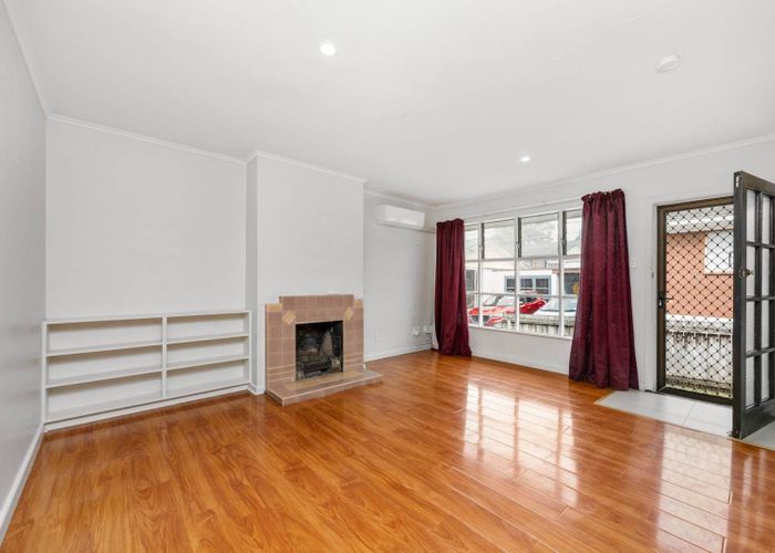  at 2/3202 Great North Road, New Lynn, Waitakere City, Auckland