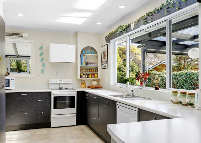  at 11 Earle Place, Acacia Bay, Taupo