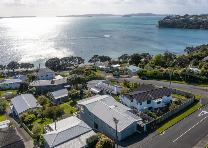  at 4 Piccadilly Circus, Snells Beach, Snells Beach