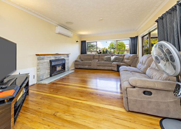  at 3 Hollinbrigg Place, Manurewa, Auckland