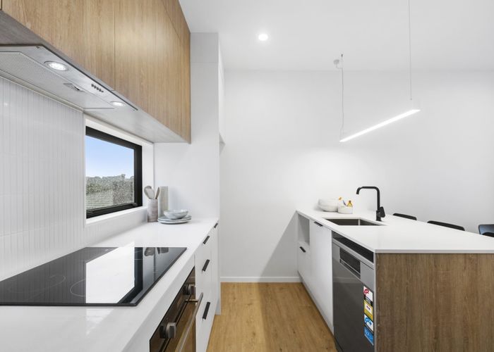  at 2/11 Ryburn Road, Mount Wellington, Auckland City, Auckland