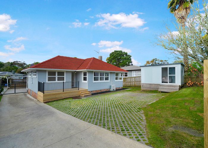  at 6 Cajero Place, Green Bay, Waitakere City, Auckland