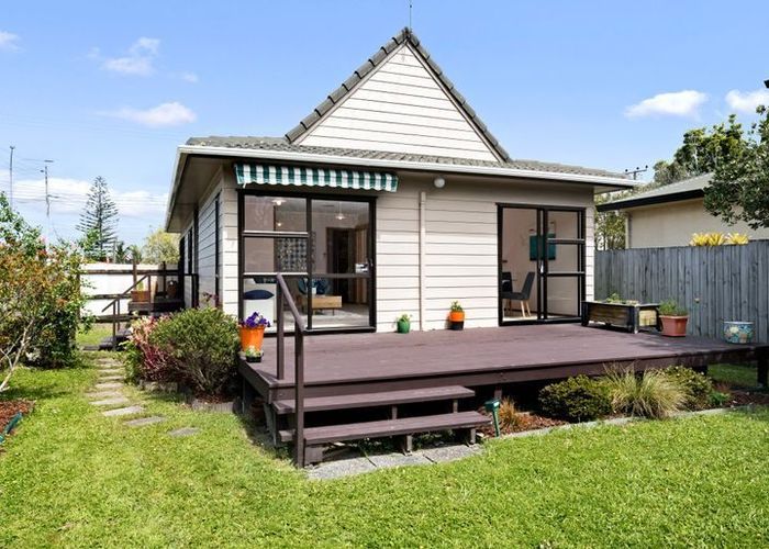  at 13 Ocean View Road, Hillcrest, North Shore City, Auckland