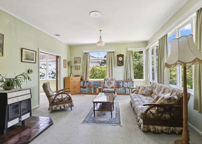  at 12 Roy Street, Tawa, Wellington