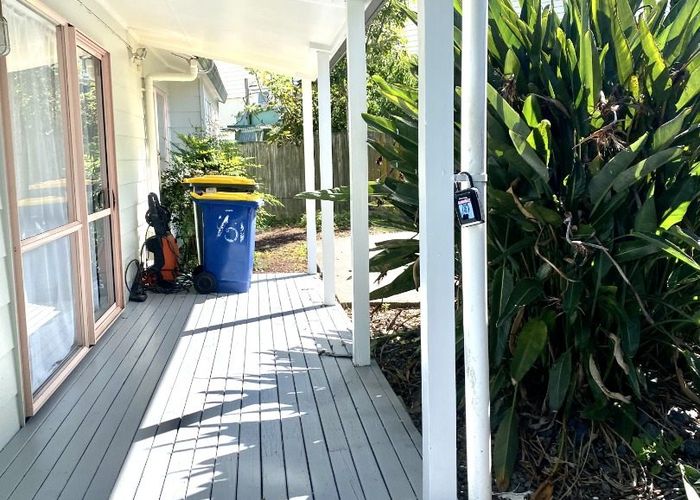  at 1/51 Greenslade Crescent, Northcote, North Shore City, Auckland