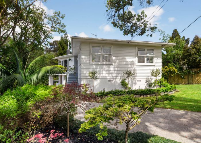  at 34 South Lynn Road, Titirangi, Auckland