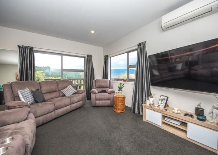  at 29 Mcewen Crescent, Riverstone Terraces, Upper Hutt