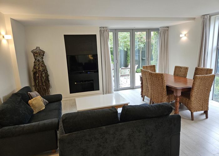  at 3/99 Aikmans Road, Merivale, Christchurch City, Canterbury