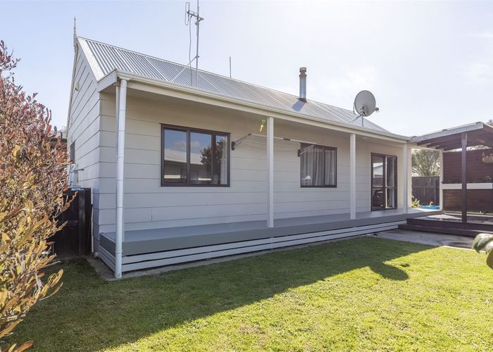  at 6A Perrin Place, Kelvin Grove, Palmerston North