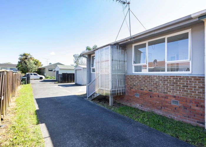  at 2/5 Aranui Road, Mount Wellington, Auckland City, Auckland