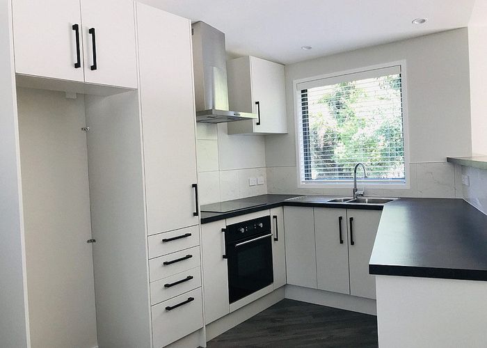  at 8 Paris Place, Birkenhead, North Shore City, Auckland