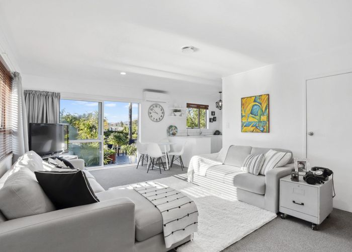  at 2/102 Seymour Road, Sunnyvale, Waitakere City, Auckland