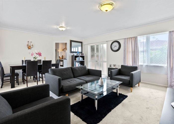 at 2/218 Shirley Road, Papatoetoe, Auckland