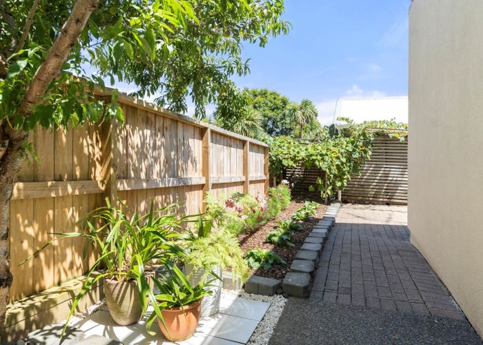  at 2/230 East Coast Road, Forrest Hill, North Shore City, Auckland