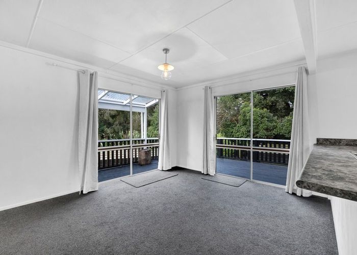  at 8 Elizabeth Place, Ferndale, New Plymouth